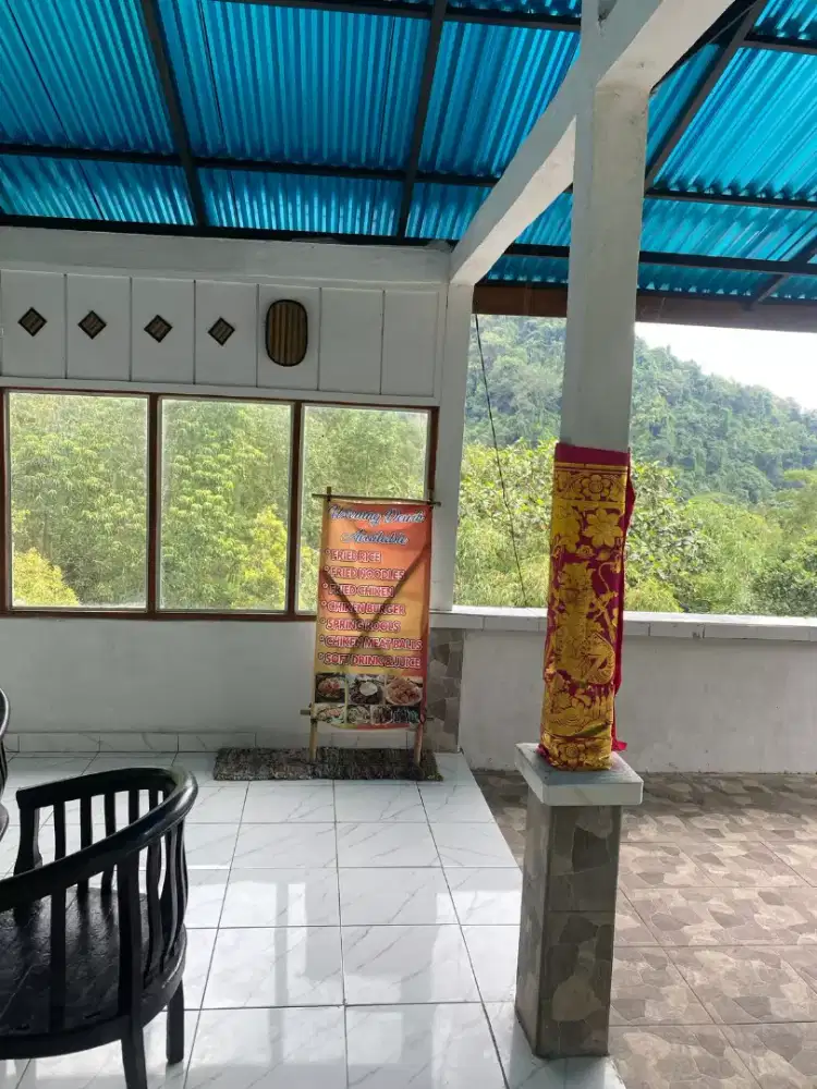 Dijual tempat usaha strategis di pintu masuk obyek wisata