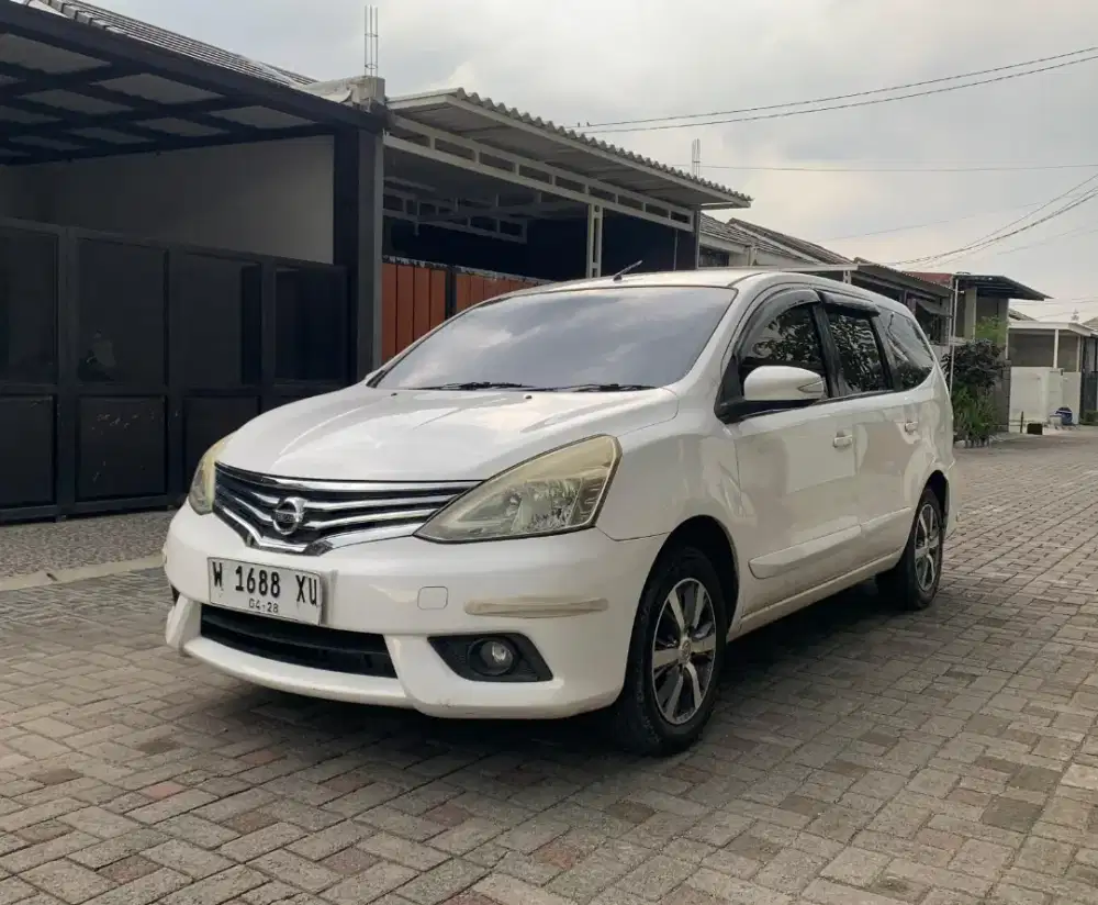 DIJUAL NISSAN GRAND LIVINA 1.5 XV Matic 2017
