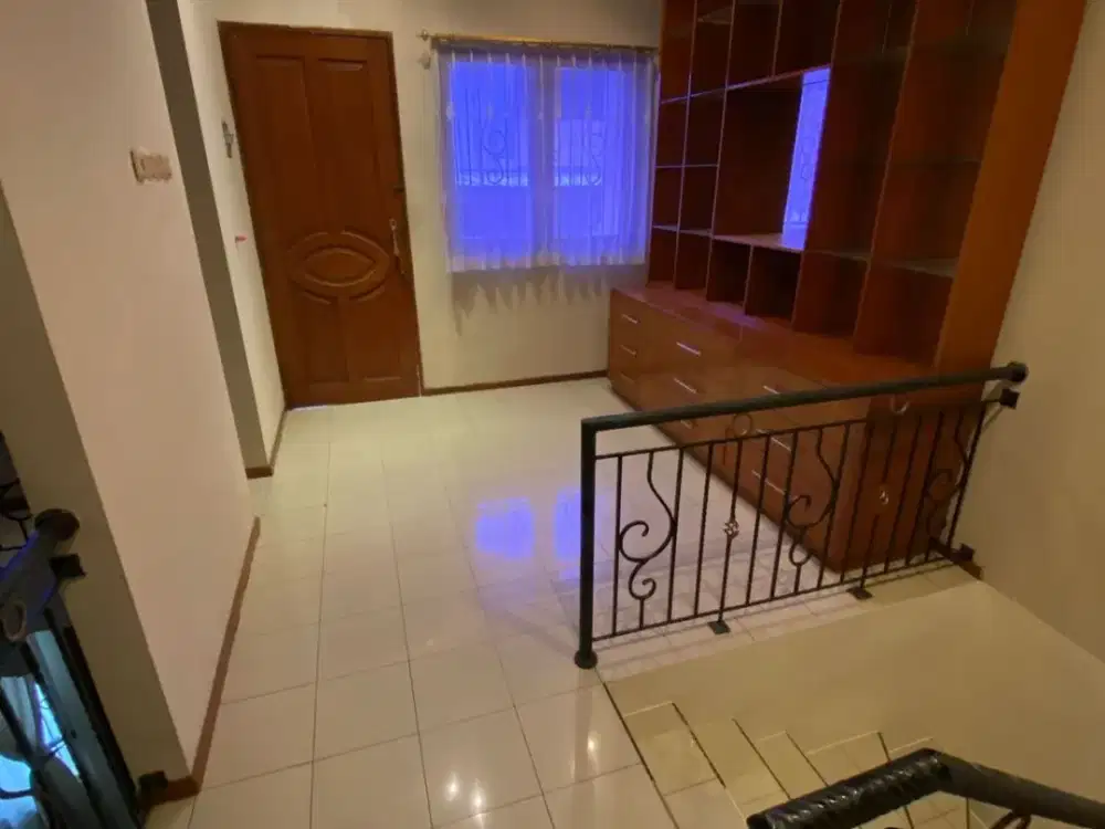 Di jual rumah  Taman gading indah