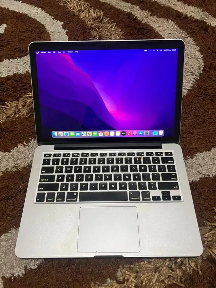 Macbook pro 13 inch 2015 8/256 retina