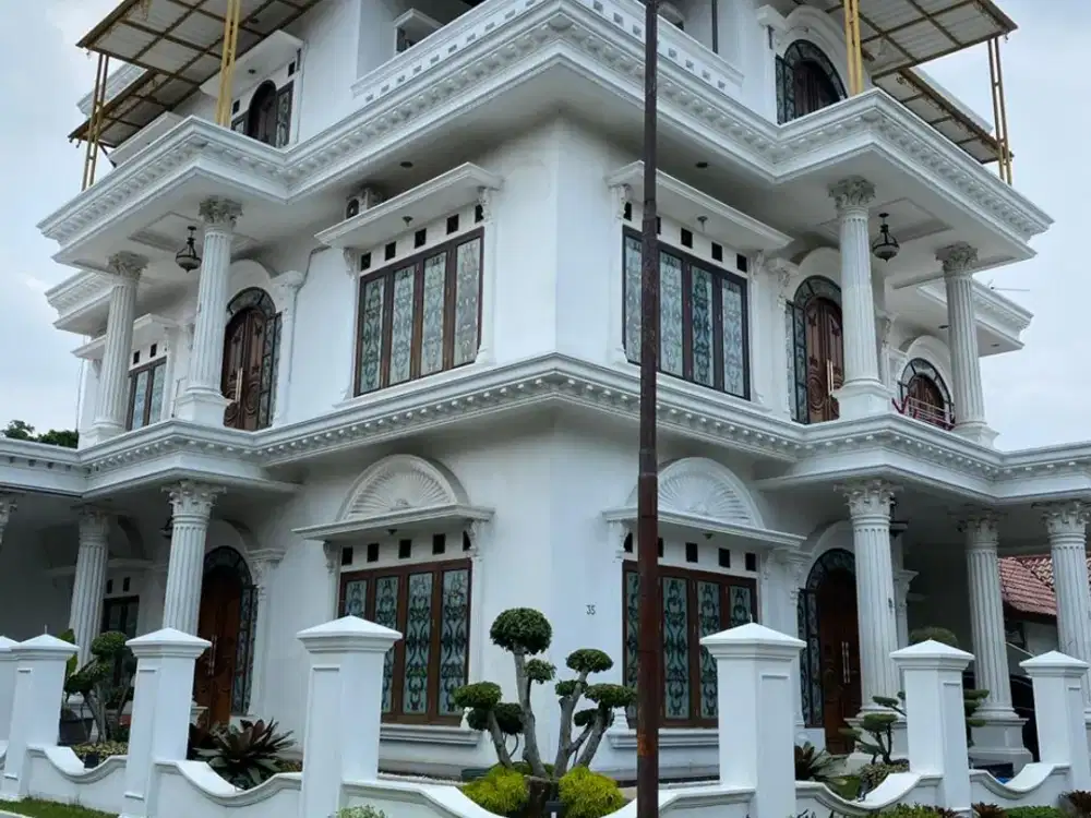 Dijual Rumah 3 Lantai di Palem Semi Karawaci