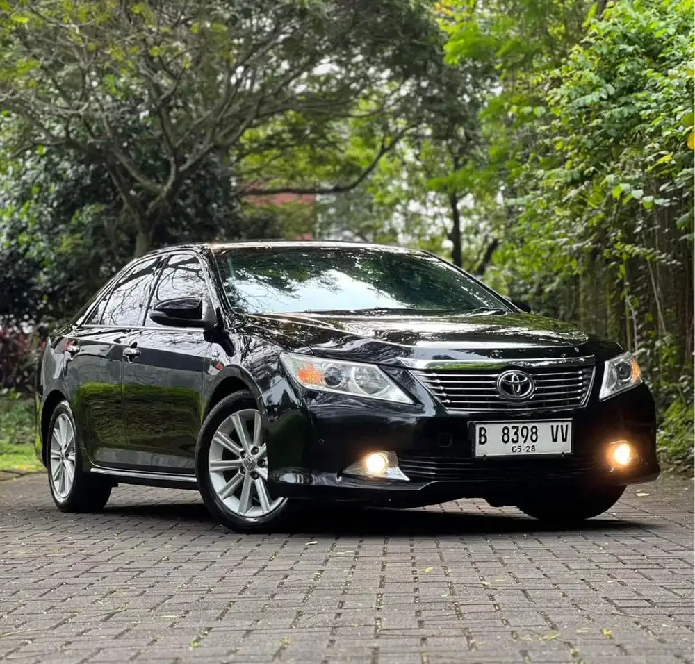 Di jual cepat toyota camry 2013 pemakaian 2014