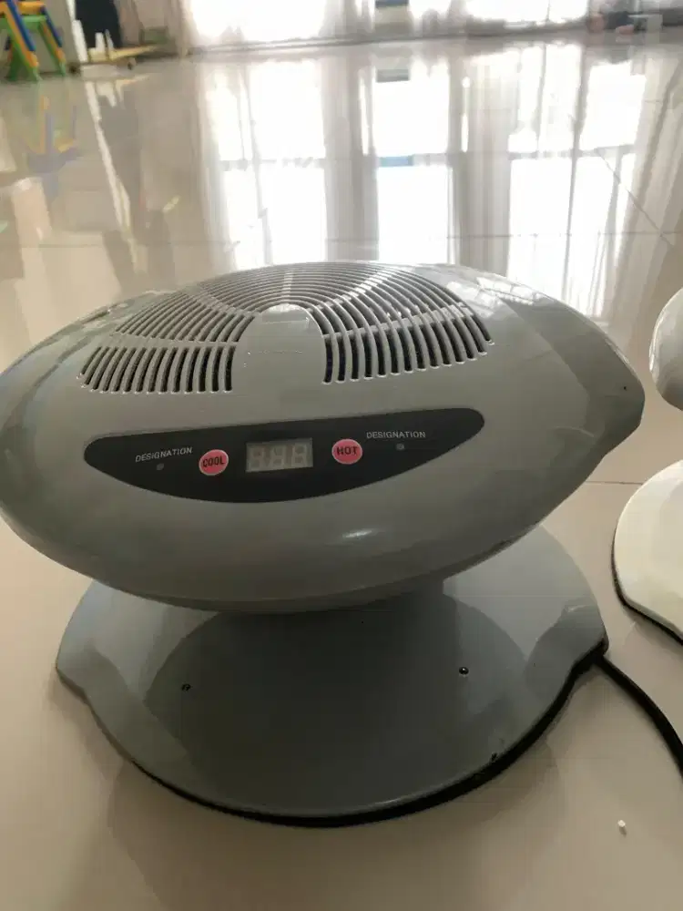 3 Pengering kutek (nail dryer)