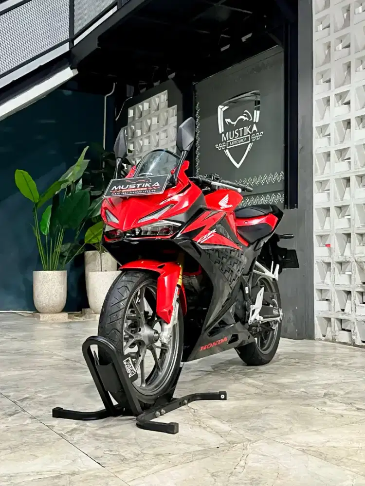 Honda CBR 150R ABS 2023. Odo 17rb. DANNY Mustika Motor Sulfat