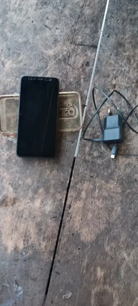 Handphone Samsung J8