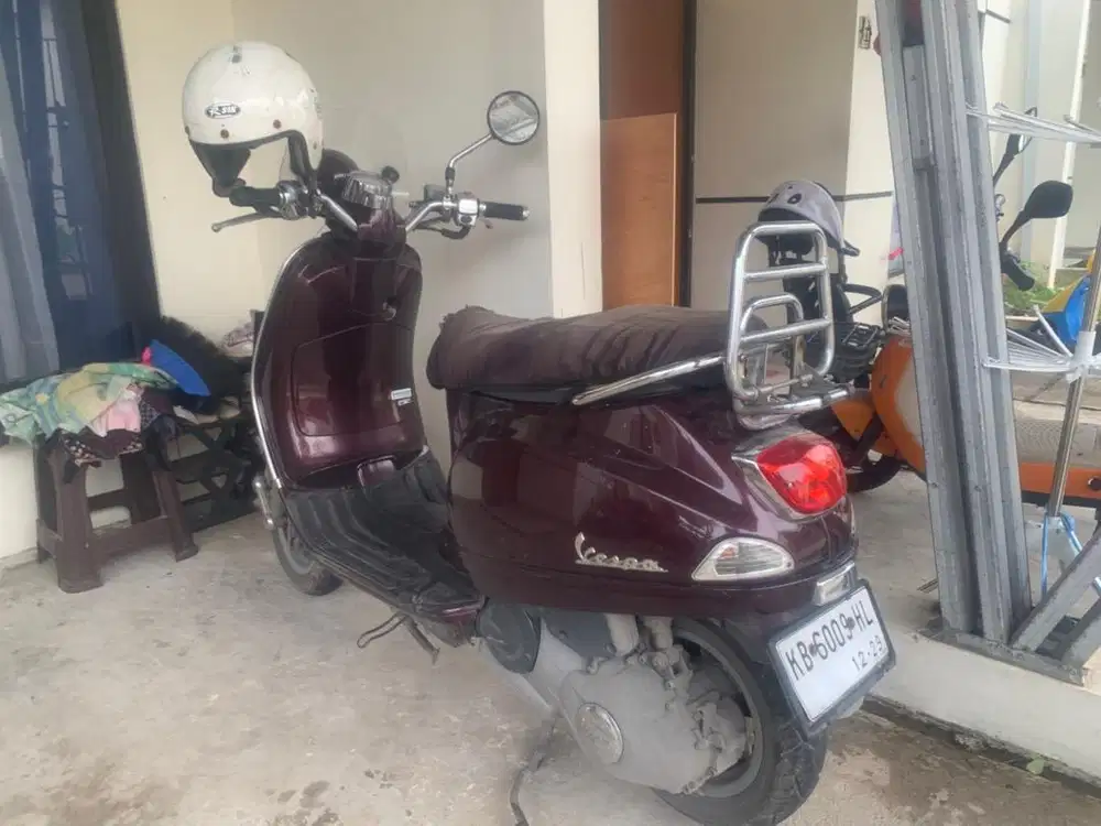 Vespa second Lxv