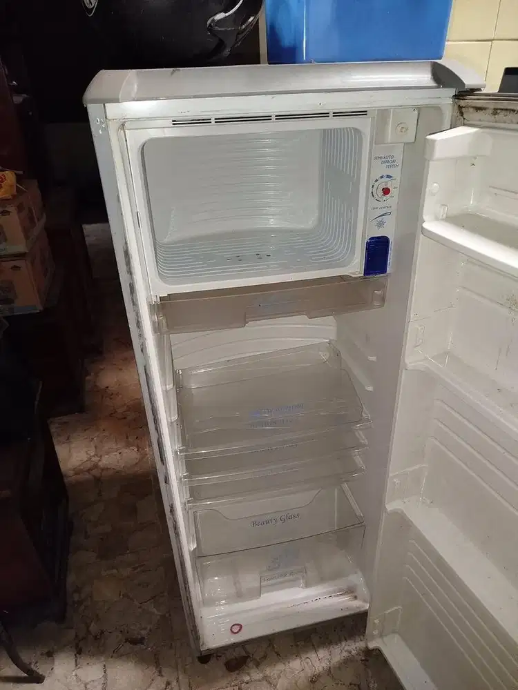 Jual Kulkas Bekas merk SANYO (sekarang merk AQUA)