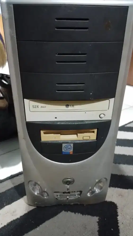 dijual CPU+layar monitornya merek lg