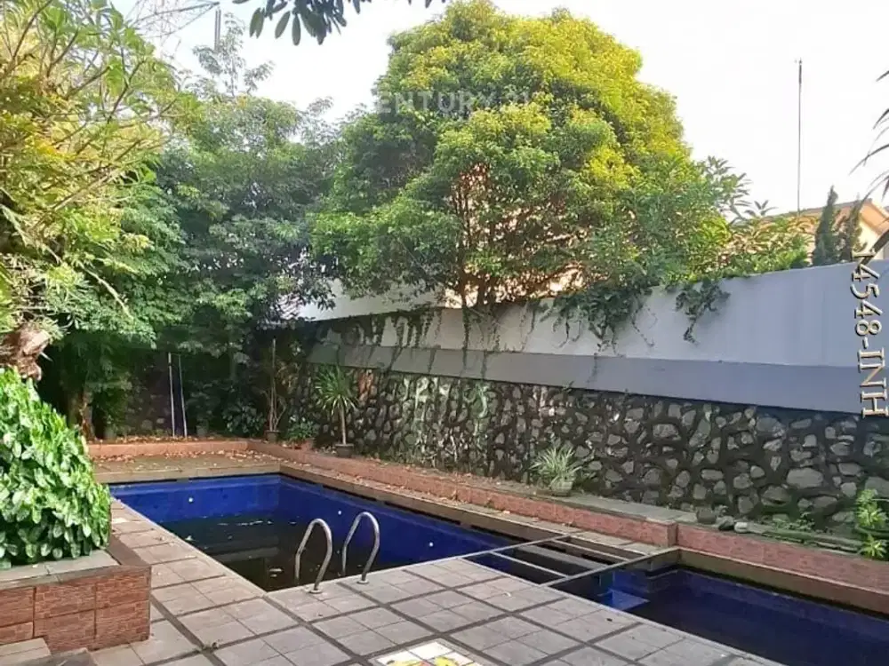 Dijual rumah luas bangun dari kavling dengan pool lokasi strategis di Bintaro Sektor 9