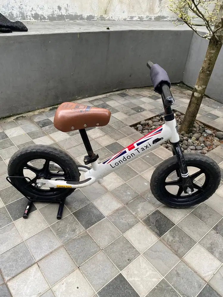 Sepeda ( balance bike ) London taxi