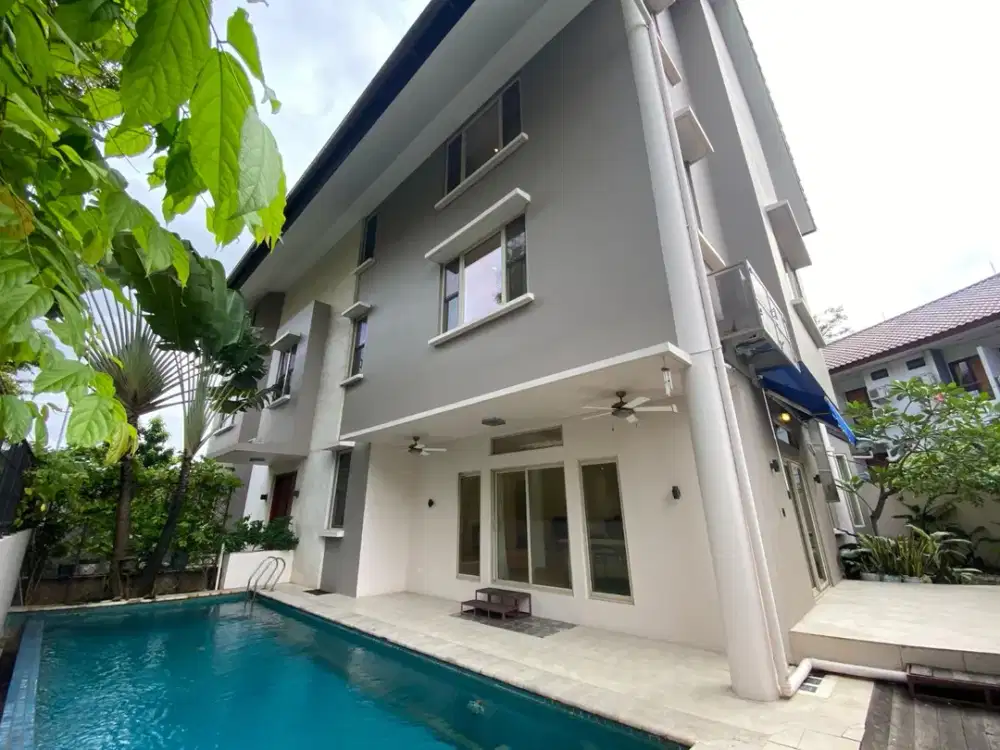 Disewakan Rumah Widya Chandra 5 Br Luas 800 M2 Private Pool Jakarta Selatan