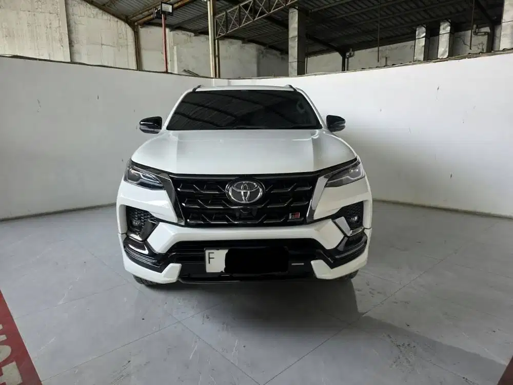 Km 33rban Toyota Fortuner VRZ GR 2.8 AT ( Matic ) 2023 Putih Mulus