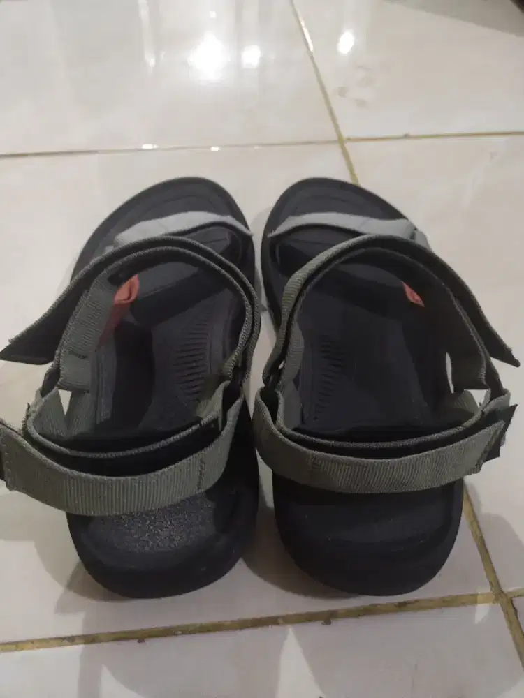 Teva size 43 box ada
