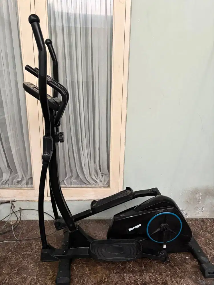 Alat fitness Eliptical Trainer gym bukan treadmill