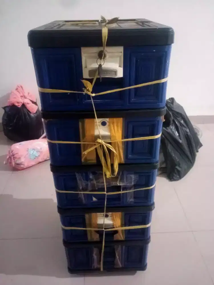 Lemari plastik  masih bgs