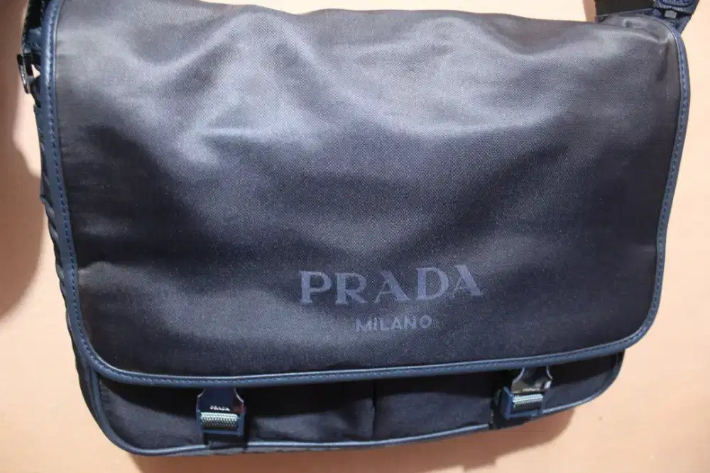 Tas Selempang Messenger Prada Nylon Mix Kulit Asli (Preloved)