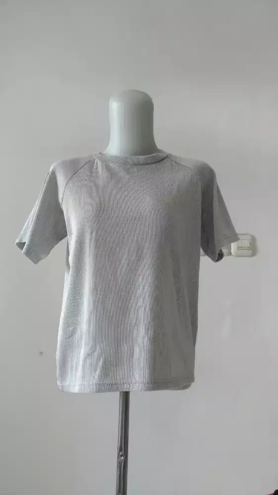 Kaos wanita, warna silver