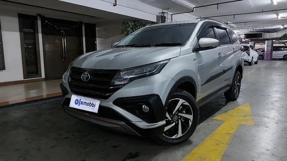 TDP 10JT, Garansi Mesin 1th Toyota Rush 1.5 S Bensin-AT Silver 2021