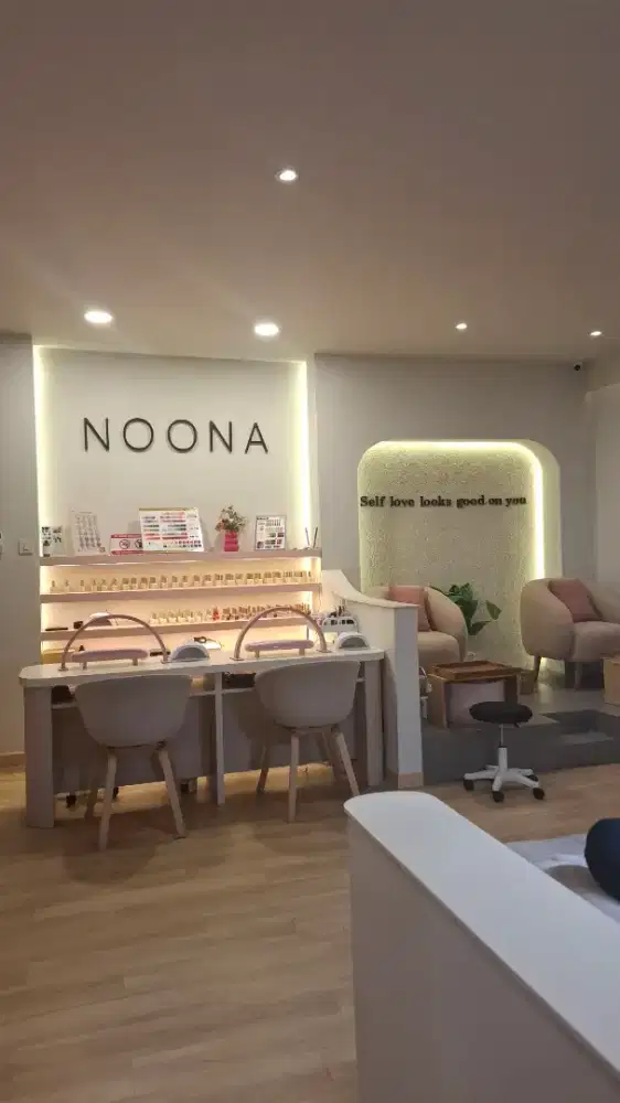 BEAUTICIAN NAIL & EYELASH