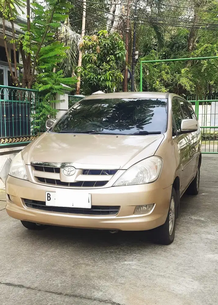 Toyota Kijang Innova, V,  Bensin, MT, 2005