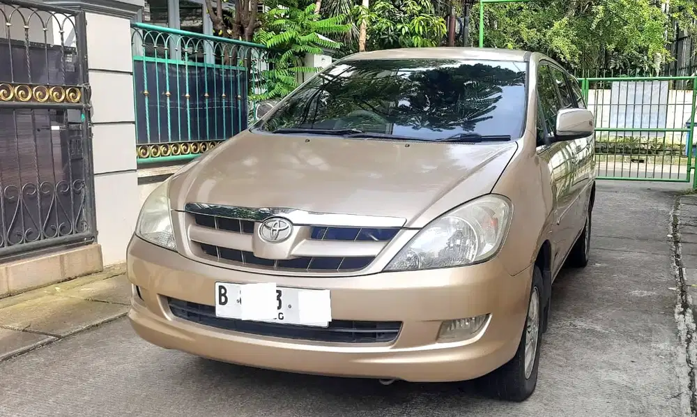 Toyota Kijang Innova, V,  Bensin, MT, 2005