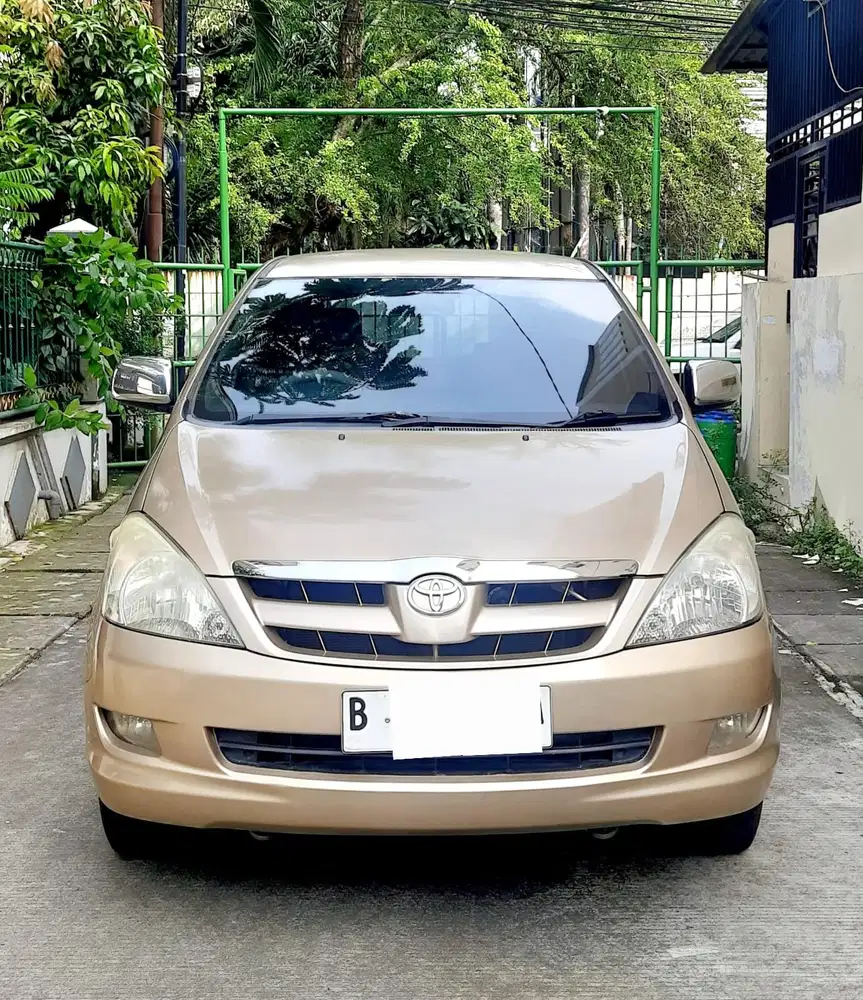 Toyota Kijang Innova, V,  Bensin, MT, 2005