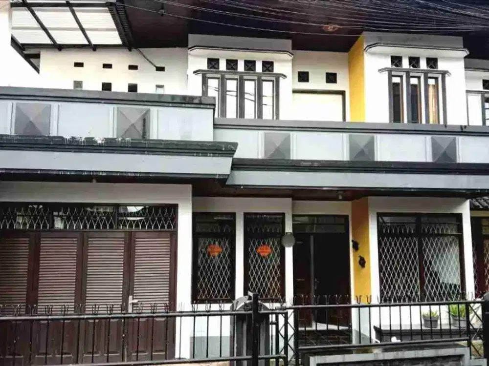 RUMAH 2 LANTAI BISA UNTUK KANTOR, SARIJADI JALAN UTAMA.