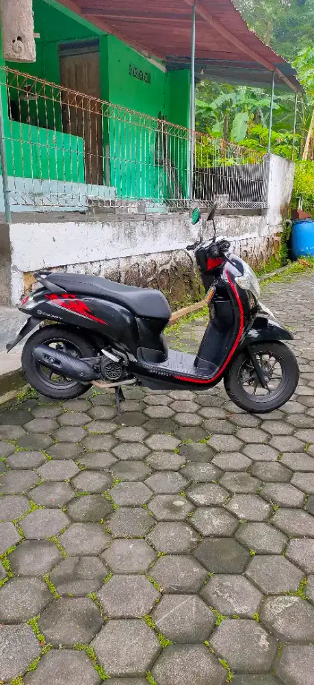 Scoopy 2018 hitam ab kota istimewa