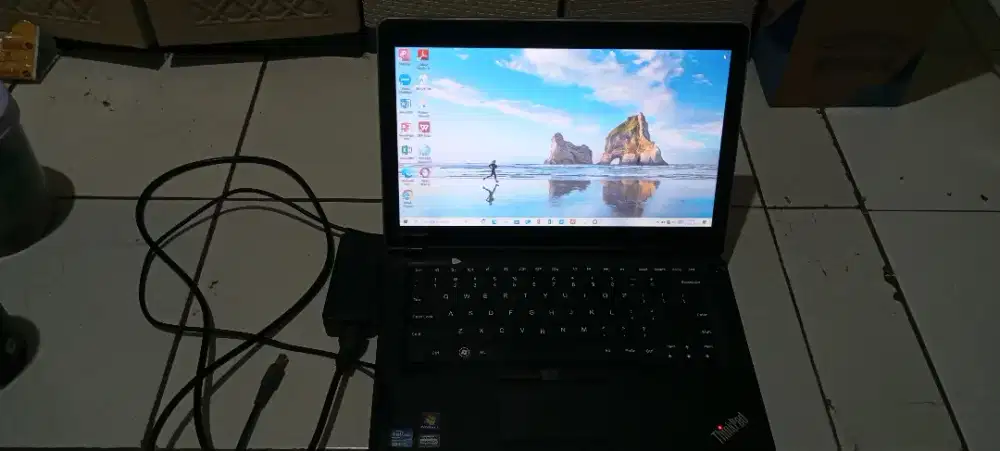 laptop Lenovo ThinkPad E420 Core i5 kondisi normal &siap pakai