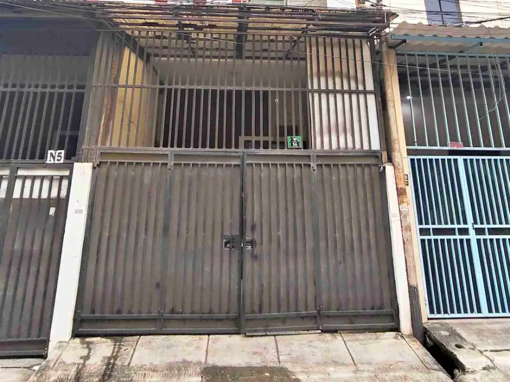 RUMAH BANGUNAN RUKO 3 LANTAI SEMI FURNISH DI PAKUWON JELAMBAR, JAKARTA BARAT