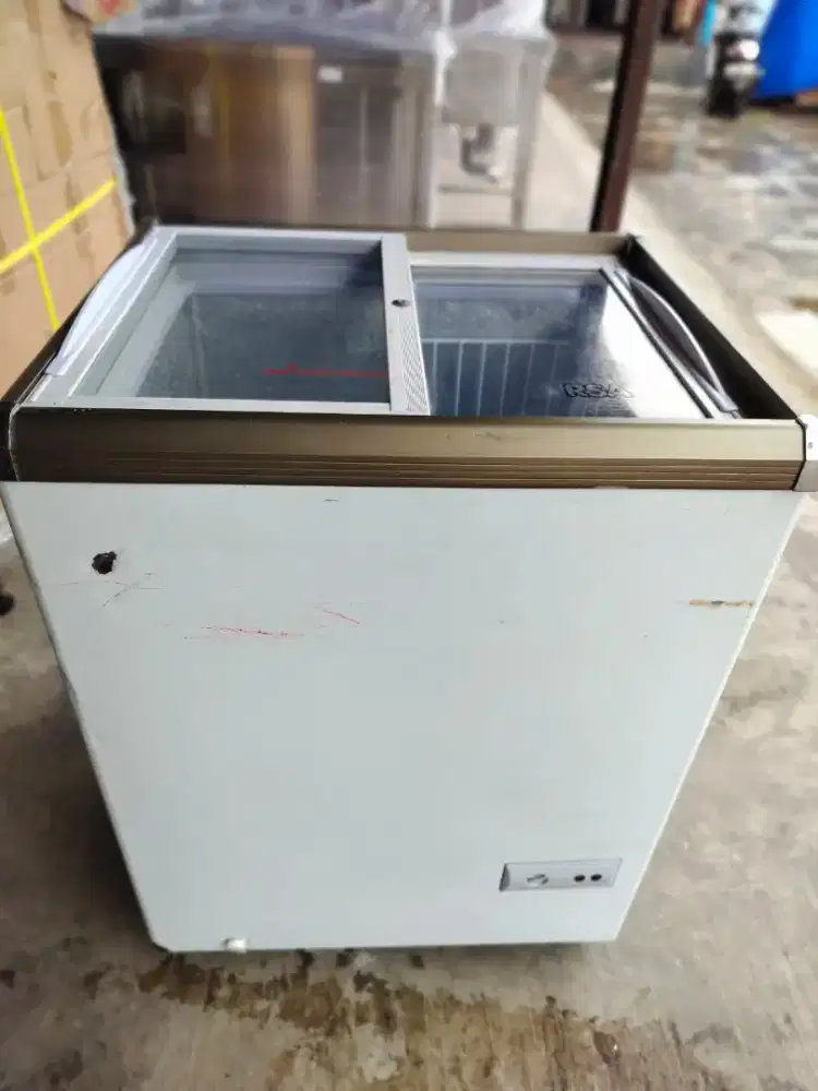 Freezer kaca geser
Merk RSA
Kapasitas 100 liter

Harga 1,9jt