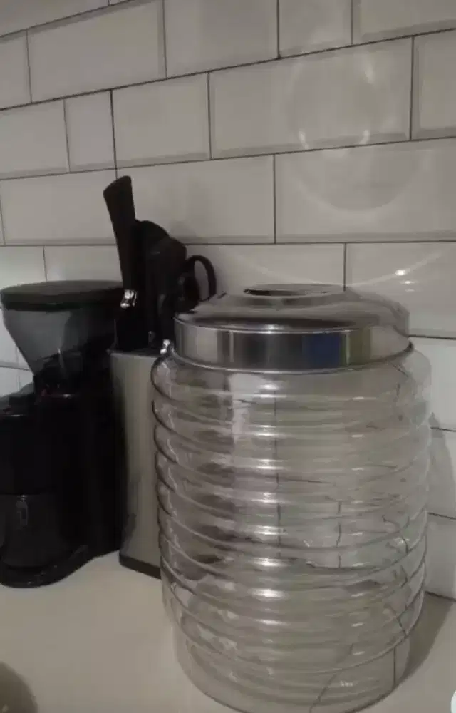 Toples kaca untuk kerupuk