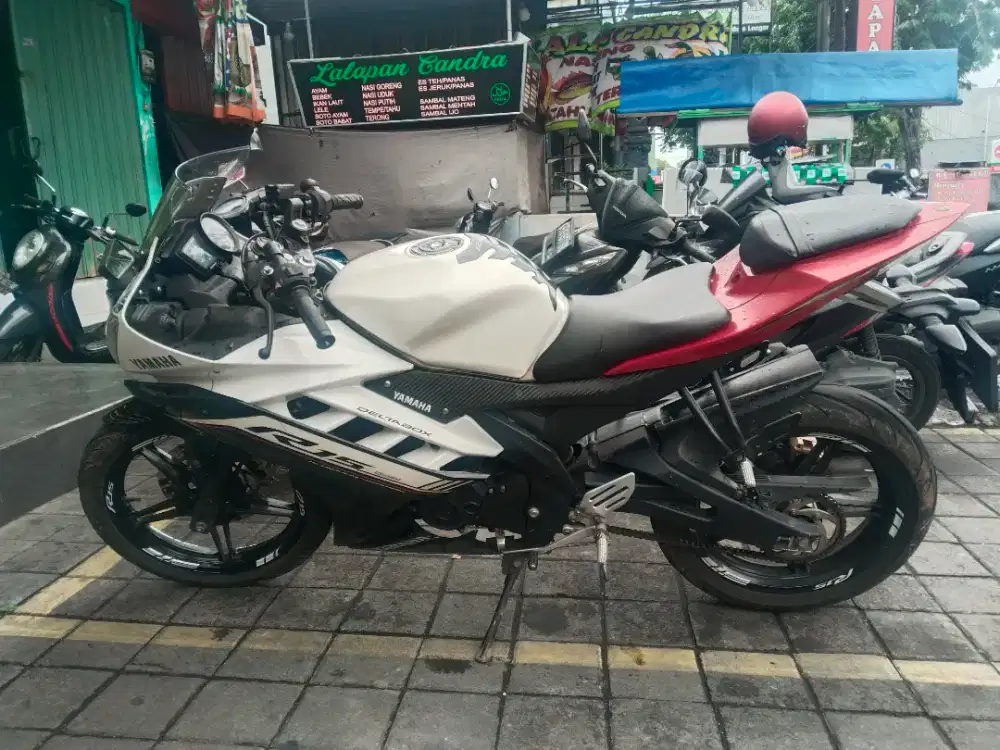 Yamaha R15 V2 2016