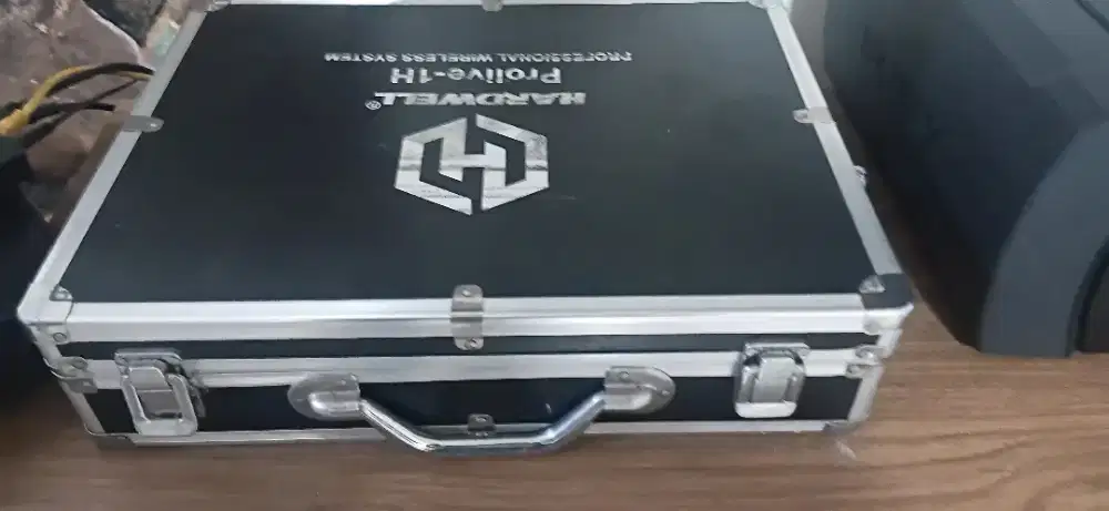 Di jual mic wireless hardwell prolive 1H include ampli