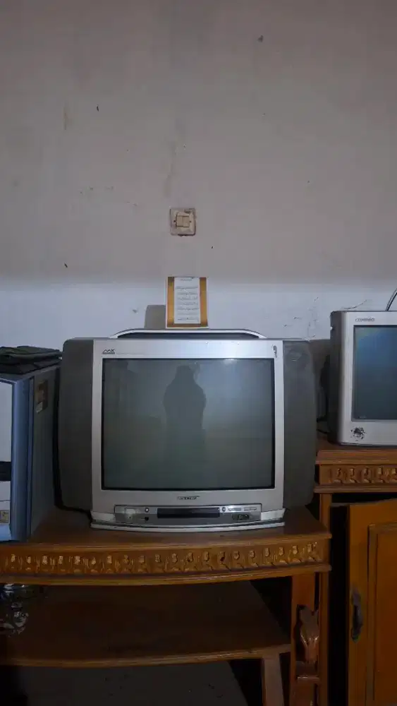 TV Tabung Polytron 21 Inch - Suara Gelegar, Gambar Jernih!