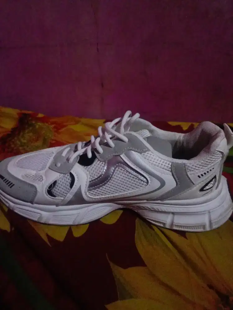 Sneakers Second Pria||size 42