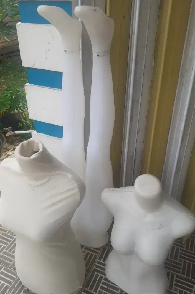 Patung baju, celana dan patung kepala