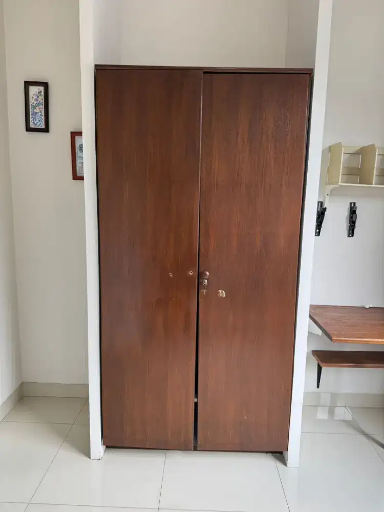 Lemari pakaian masih layak