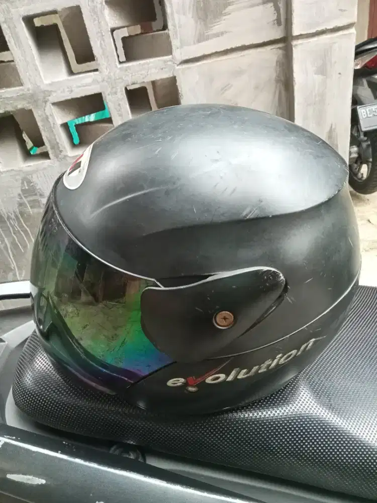Helm GM evolution ukuran M lecet pemakaian