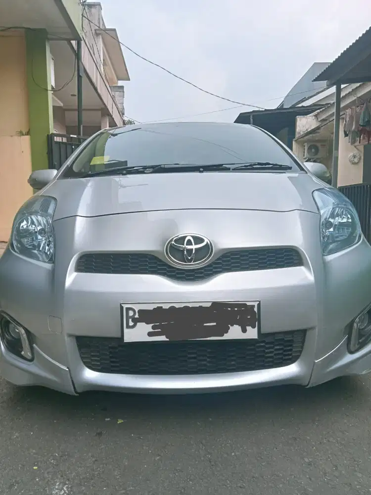 Toyota Yaris facelift 2012 mt