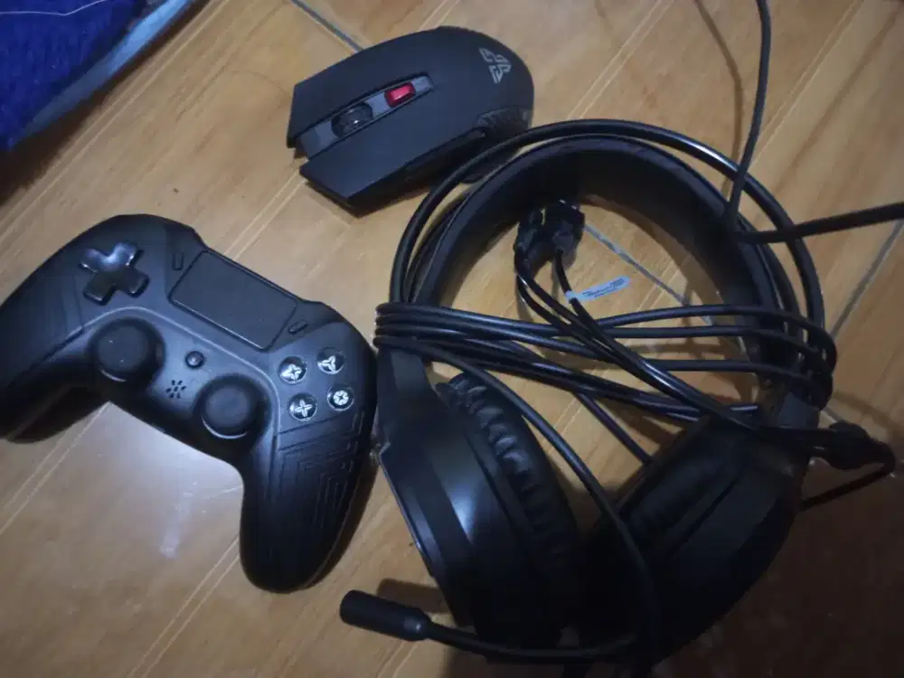 Gamepad,Mouse,Headset