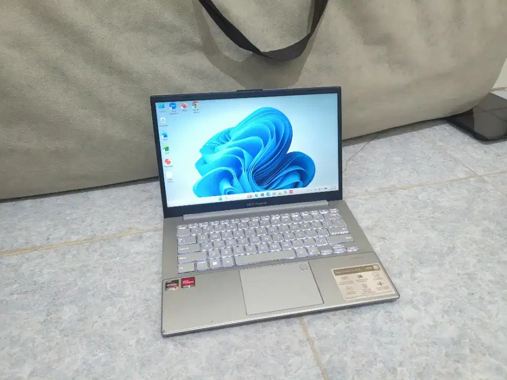 Asus Ryzen 3 7320U ram 8gb ddr5 ssd nvme 512gb