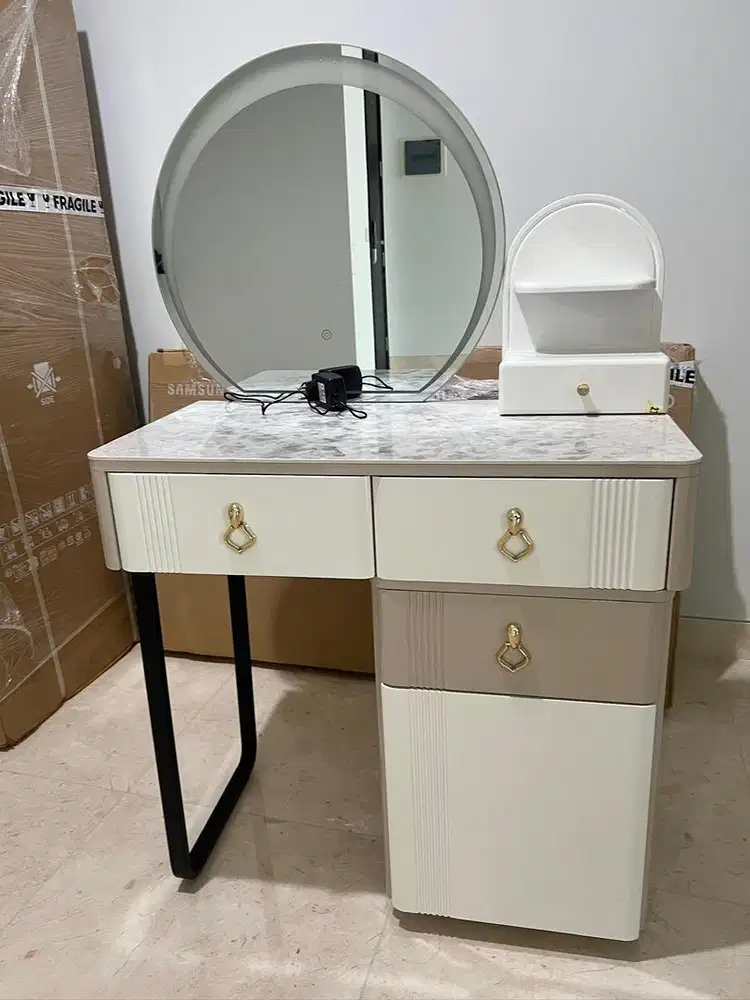 Meja Rias Starlead LED