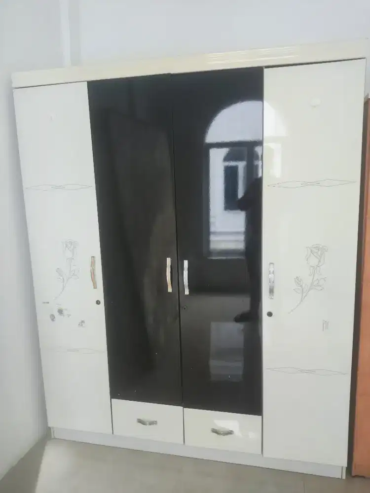 Lemari 3 pintu Bekas