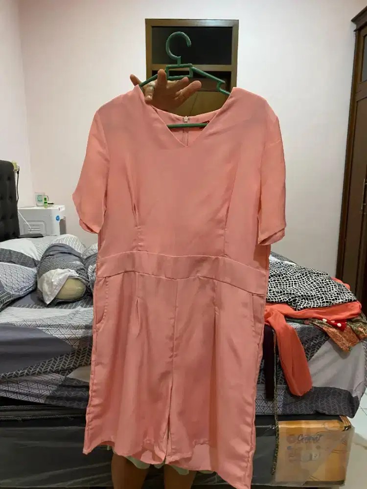 Drees gaun dres wanita