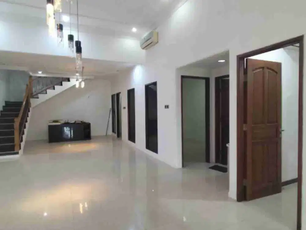 dijual murah rumah luas bundaran depan Citra raya Cikupa Tangerang