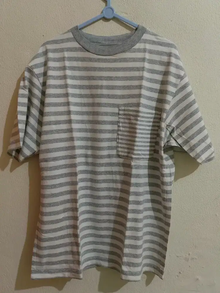 Kaos Oversized Uniqlo