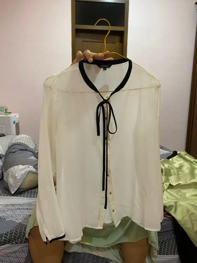 Blouse executive kerja wanita