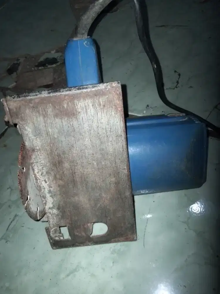 Serkel bekas buat potong keramik dan papan