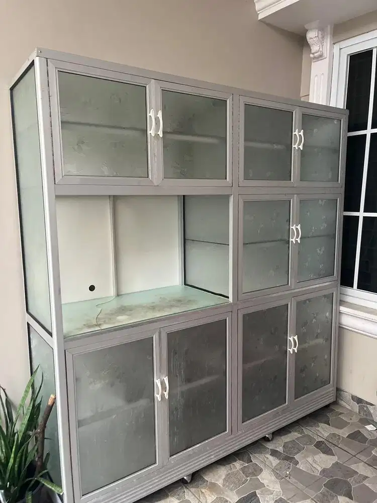 Dijual lemari dapur+rak piring kondisi second tapi masih bagus